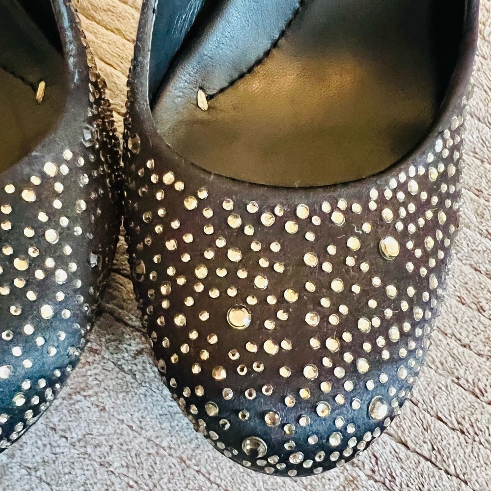 BCBGMAXAZARIA Black Satin & Champagne Rhinestone Round Toe 1"Platform Stilettos - Picture 8 of 9